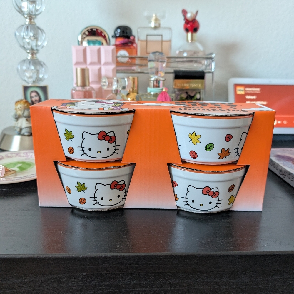 Hello Kitty set of 4 ramekins